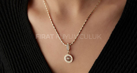 Yeni Yıl Hediye Önerileri: Fırat Kuyumculuk’tan Sevdiklerinize Işıltı Katacak Öneriler