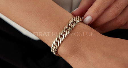 Yeni Yıl Takı İndirimleri: Fırat Kuyumculuk’ta Işıltı, Şıklık ve Uygun Fiyat Bir Arada