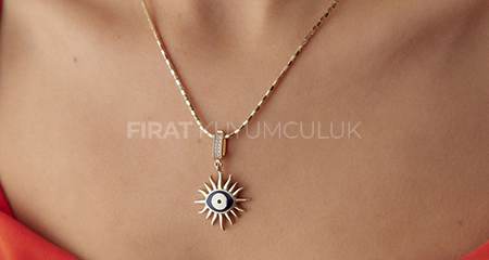 Yılbaşı Hediye Kolye Seçiminde Zamansız Zarafet