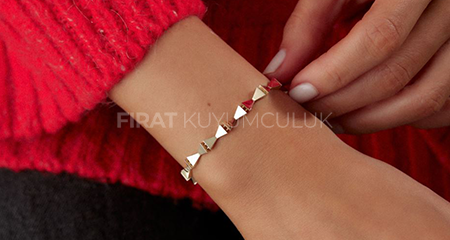 Yılbaşı Altın Bileklik Modelleri ile Yeni Yıla Zarif Bir Dokunuş