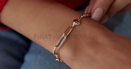 14 Ayar Altın Bileklik Modelleri: Zarafetin ve Değerin Günlük Hali