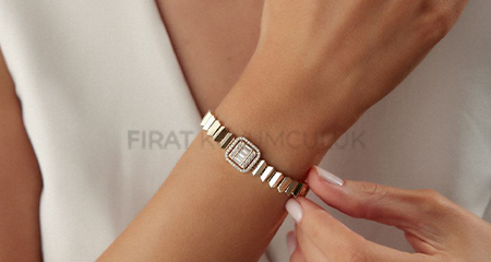 Işıltılı Taşlı Bileklik: Zarafetin Işıkla Buluştuğu Şıklık