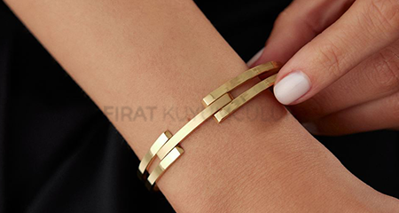 Altın Takı Modelleri: Zarafetin ve Değerin Zamansız Buluşması