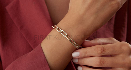 Altın Bileklik Modelleri: Şıklığın ve Değerin Bileğinizdeki Yansıması