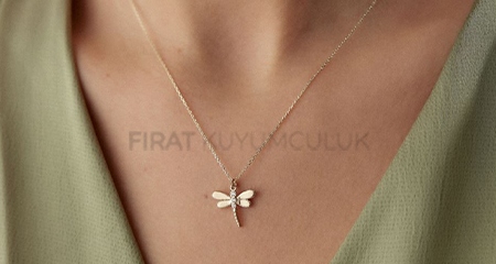 Boynunuzdaki Zarafetin İmzası: Altın Kolye Seçim Rehberi ve Fırat Kuyumculuk Ayrıcalığı