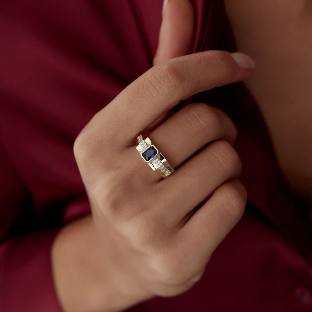 Mavi Taşlı Köşeli Yüzük