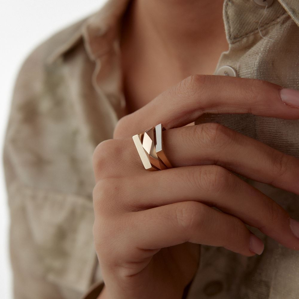 Üç Renk Yatay Geometrik Tasarım Yüzük