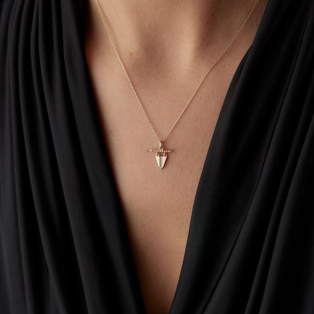 Çivi Tasarımlı Taşlı Kolye