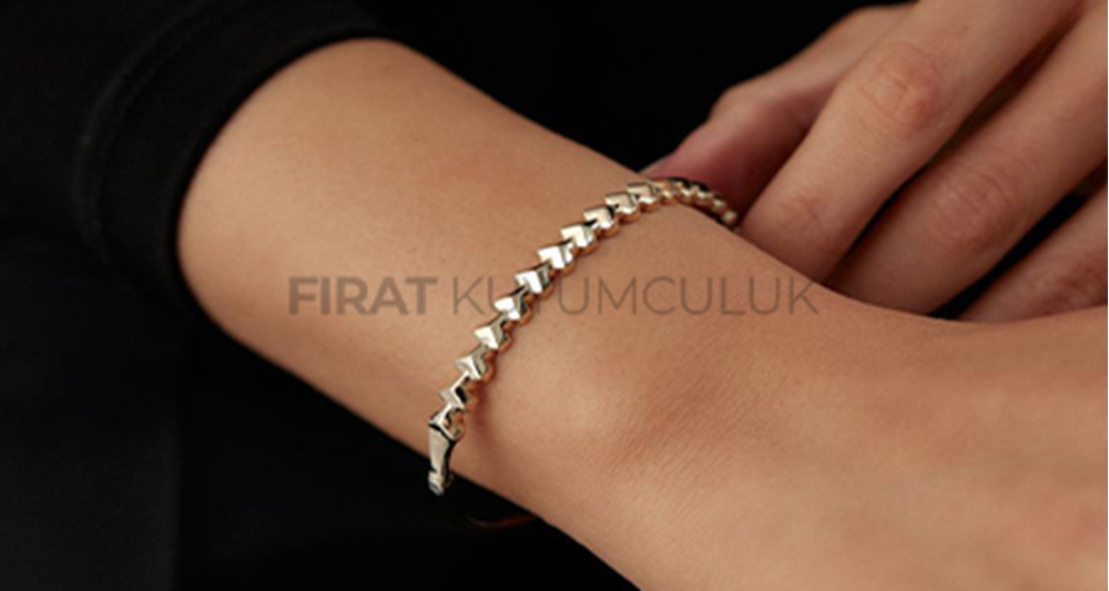 Altın Karat ve Saflık Hesaplama: Fırat Kuyumculuk ile Doğru Yatırım