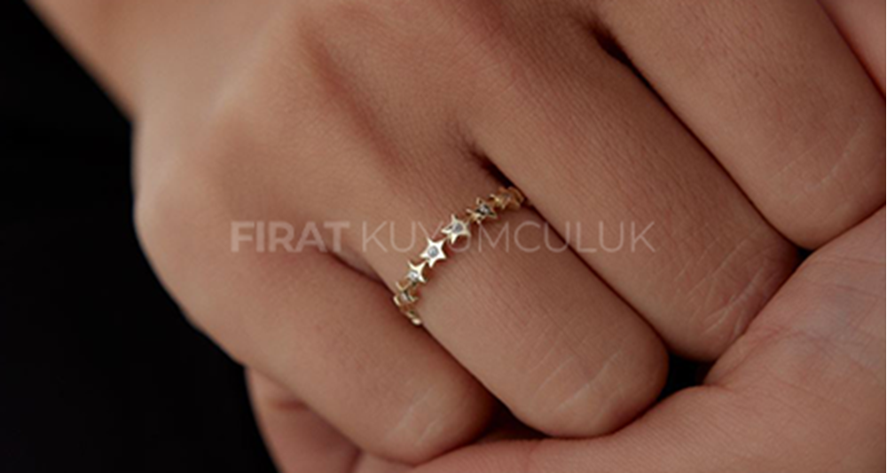Yılbaşı Altın Yüzük Modelleri: 2026’ya Işıltı Katacak Seçimler – Fırat Kuyumculuk Rehberi
