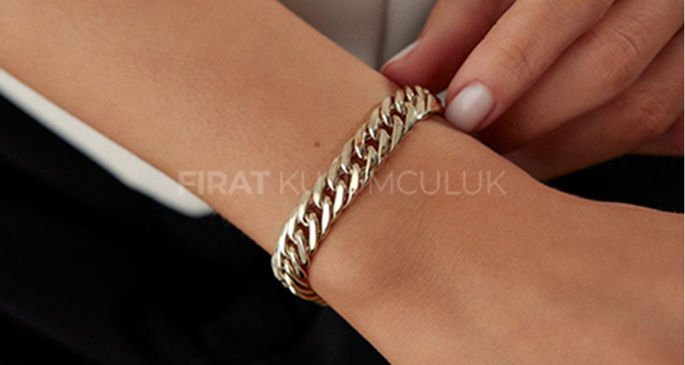 Yeni Yıl Takı İndirimleri: Fırat Kuyumculuk’ta Işıltı, Şıklık ve Uygun Fiyat Bir Arada