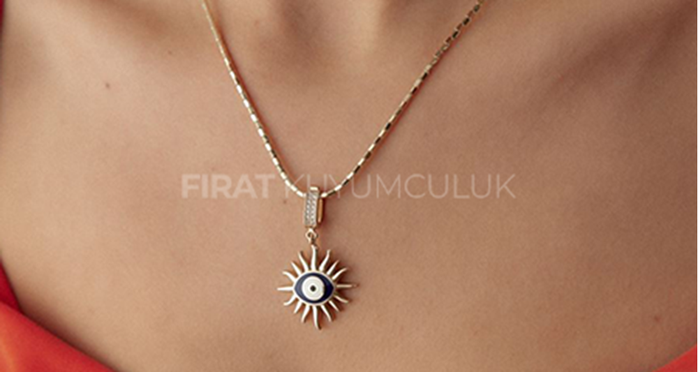 Yılbaşı Hediye Kolye Seçiminde Zamansız Zarafet