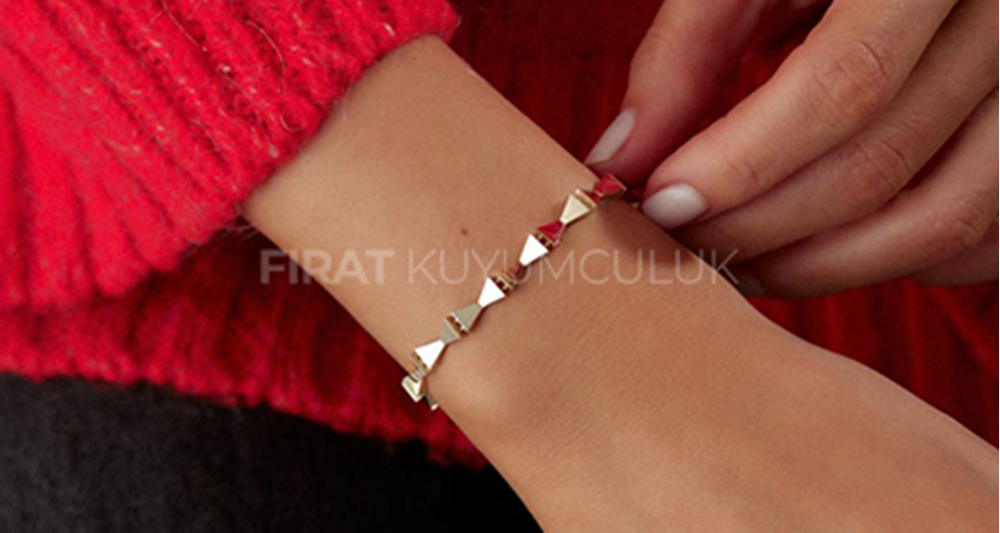 Yılbaşı Altın Bileklik Modelleri ile Yeni Yıla Zarif Bir Dokunuş