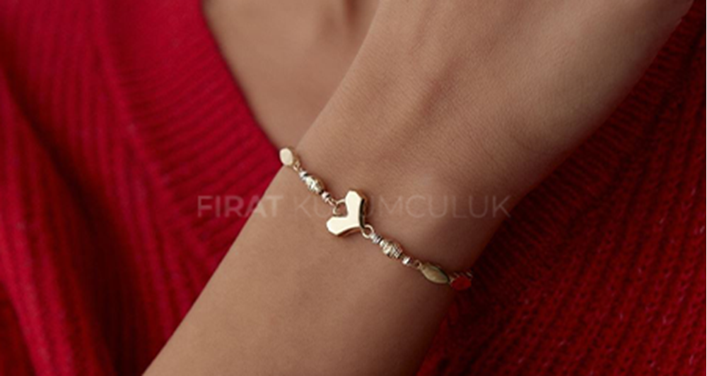 Kadınlar İçin Altın Takı Önerileri: Zarafeti Günlük Hayata Taşıyan Seçimler