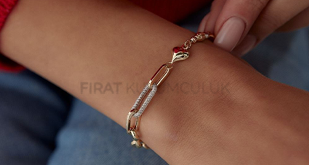 14 Ayar Altın Bileklik Modelleri: Zarafetin ve Değerin Günlük Hali