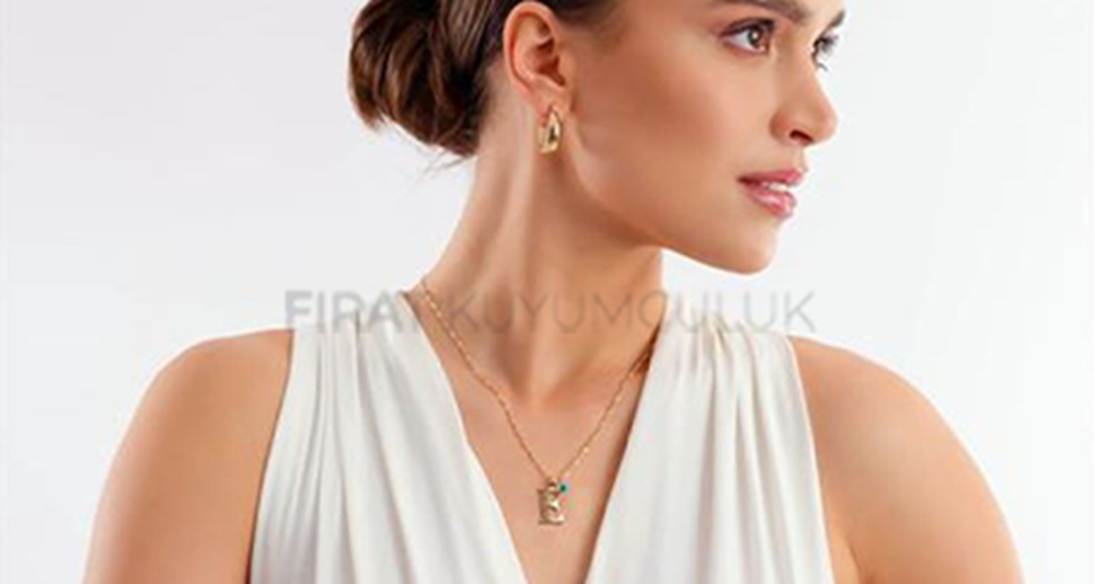 Harfli Kolye Modelleri: Kişisel Anlam Taşıyan Zamansız Şıklık