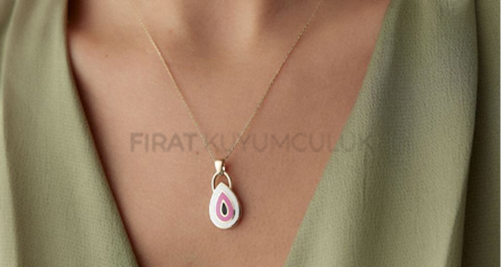 Kadınlar Günü Kolye Modelleri: Zarafetin ve Anlamın En Özel Hali