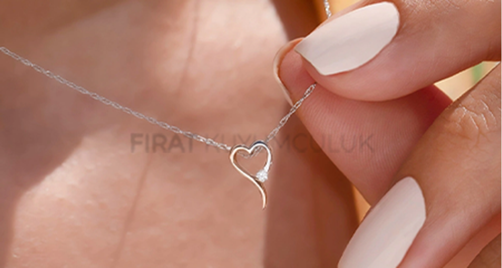 Pırlanta Kolyelerle Işıltının En Zarif Hali