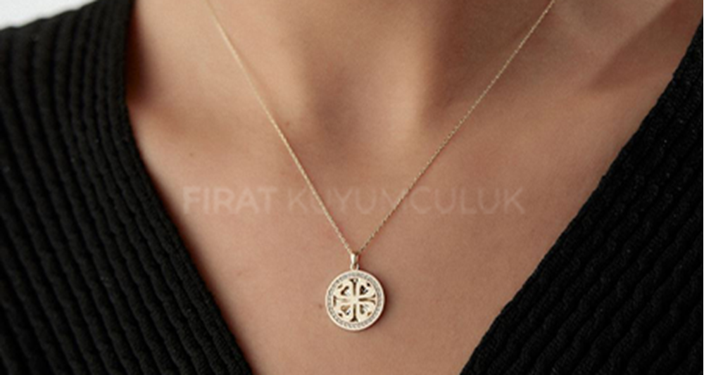 Günlük Altın Takı Modelleri ile Şıklığı Her An Yanınızda Taşıyın